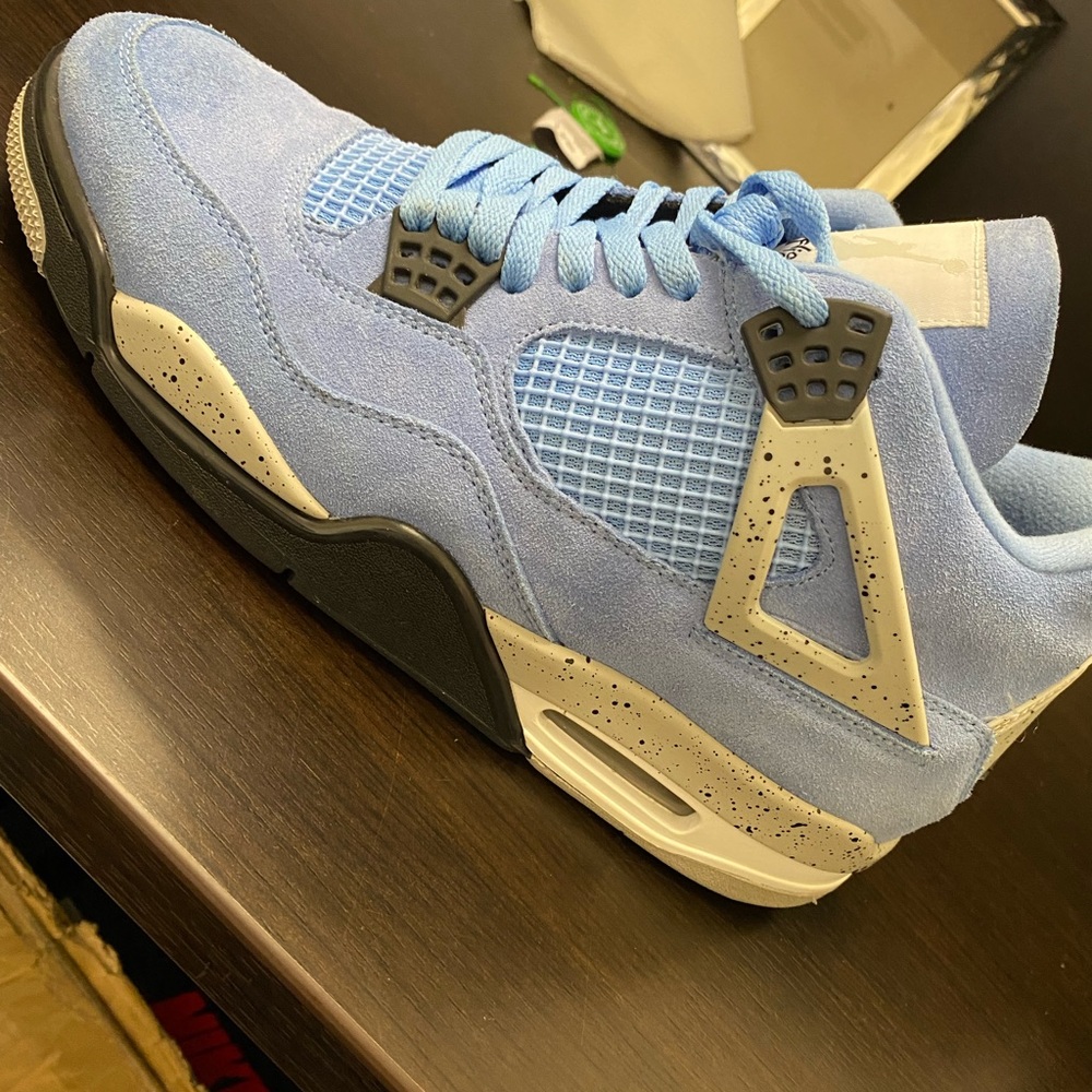 Air Jordan Retro 4s Unc